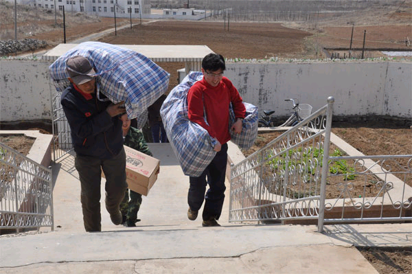 锦联集团赴普兰店进行爱心捐赠(二)