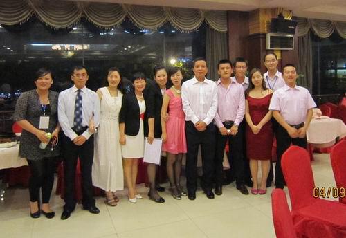 年会现场会务组人员合影