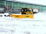 大连突降雨雪 机场一度封闭