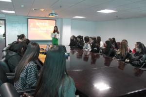 大连轻工业学院师生来访锦程物流网