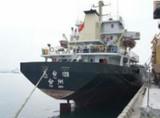 烟台海事护航40万吨矿石船靠港